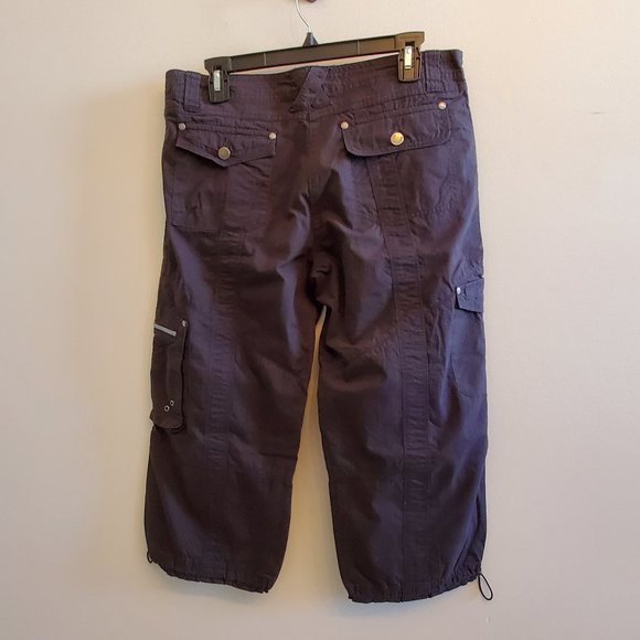 Black Capri - Picture 2 of 3